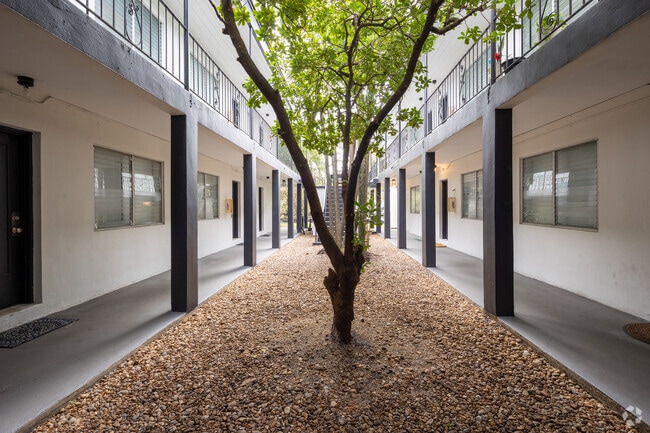 Inner Curt - 500-522 NE 78th St.