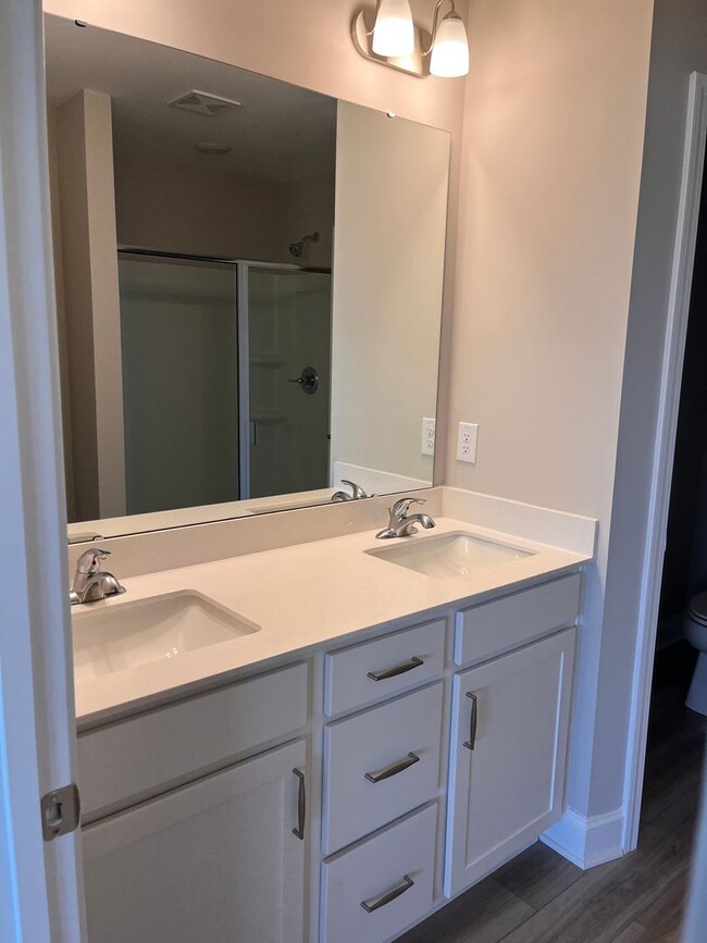 Building Photo - New 3 Bedroom 2.5 Bathroom Townhouse with ...