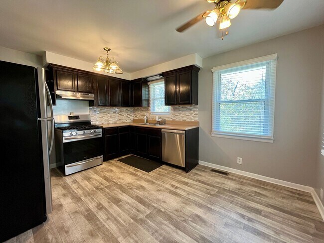 Building Photo - Country Ranch Available Now!