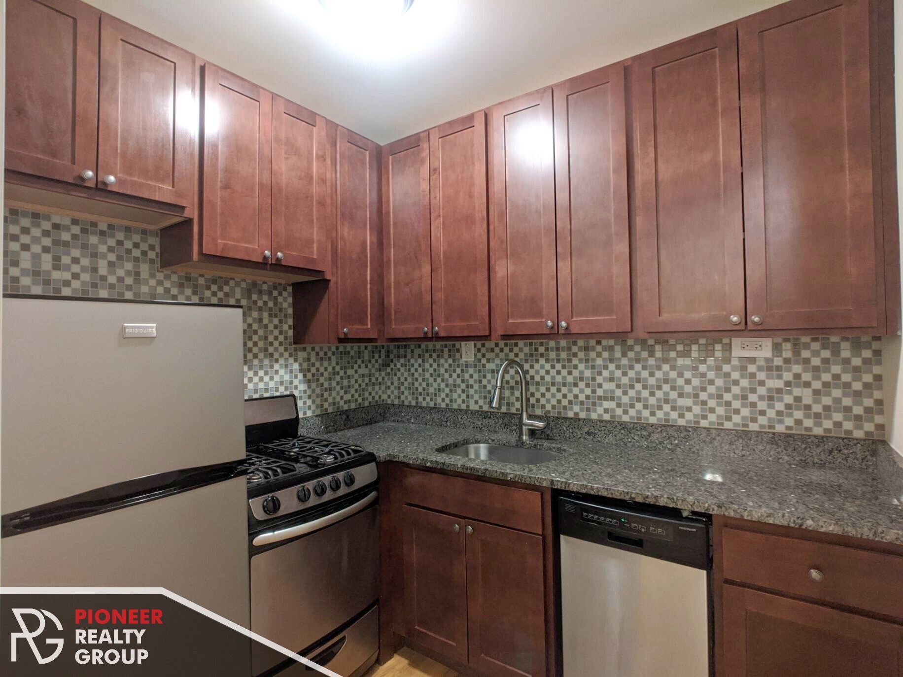 Building Photo - 4542 N Damen Ave