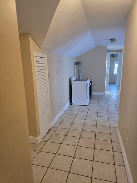 Building Photo - 27 Shelby St