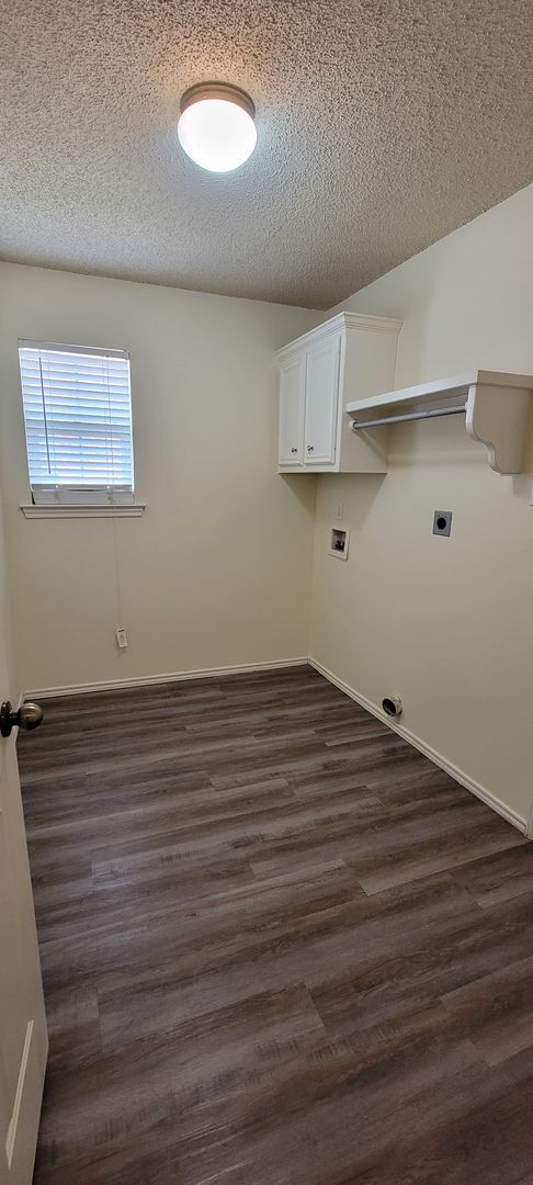 Building Photo - Spacious 4/2/2 in Frenship