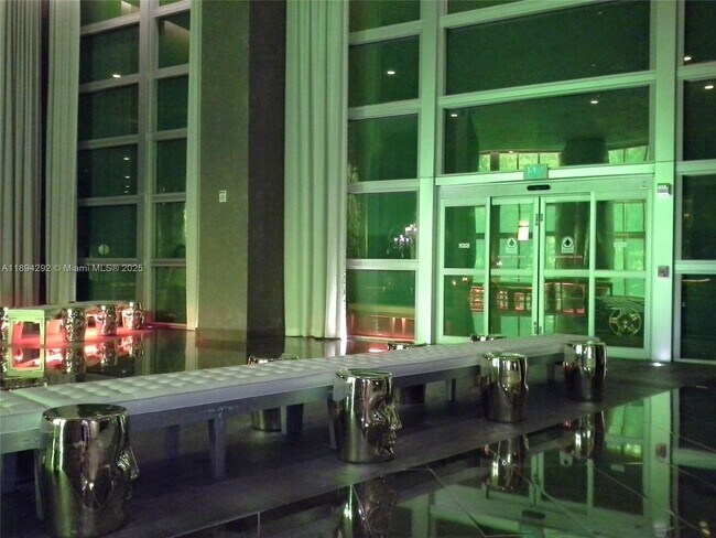 Building Photo - 495 Brickell Ave