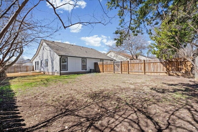 Building Photo - 303 Fantail Loop