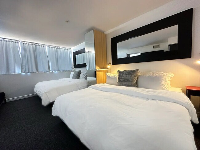 Building Photo - 7401 N Scottsdale Rd