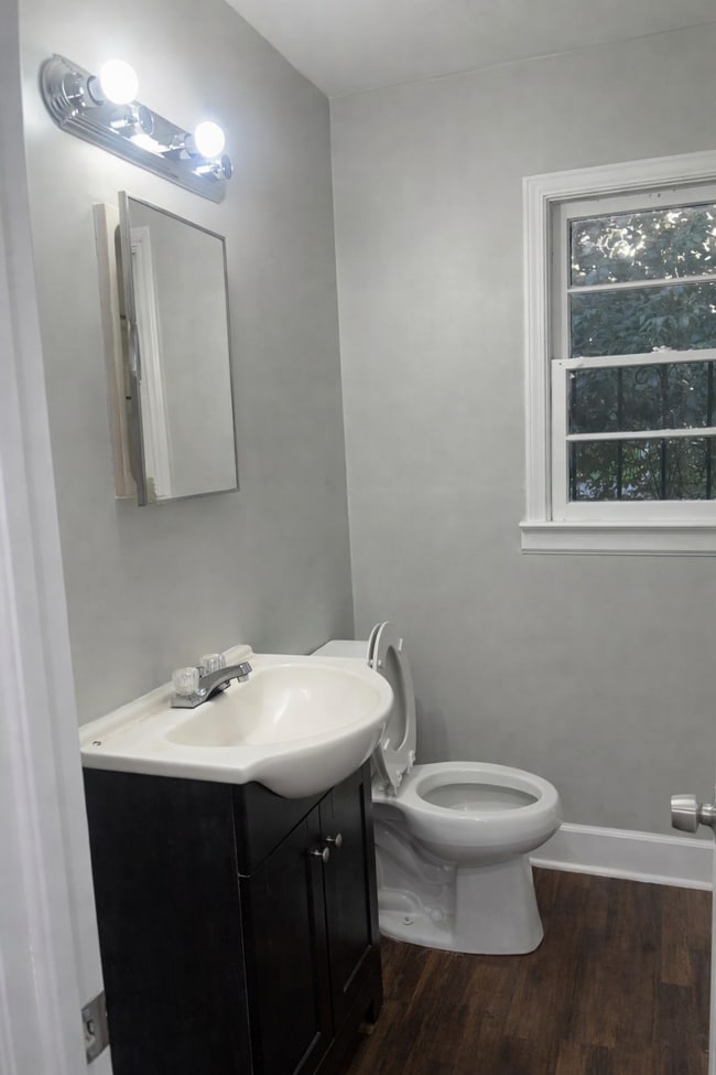 Building Photo - 661 Coleman Ln