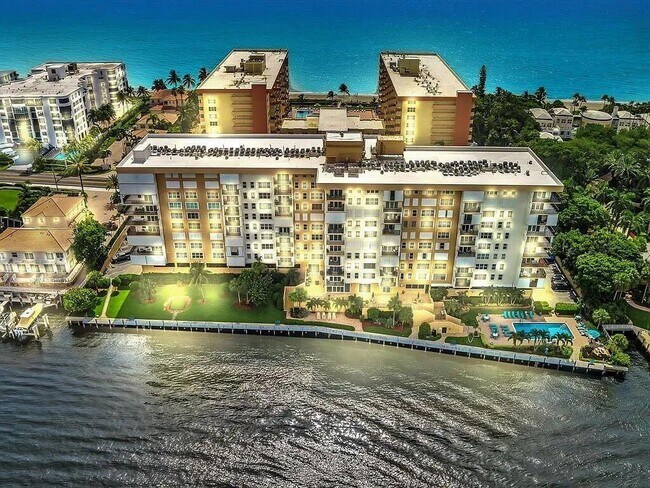 Building Photo - 1150 Hillsboro Mile