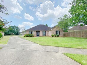 Building Photo - 4 Bedroom House Available Now in Riverbend...