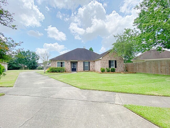 Primary Photo - 4 Bedroom House Available Now in Riverbend...