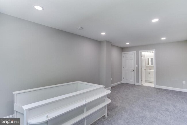 Building Photo - 1227 Tyler Ave