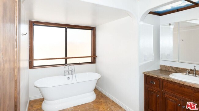 Building Photo - 12841 Landale St