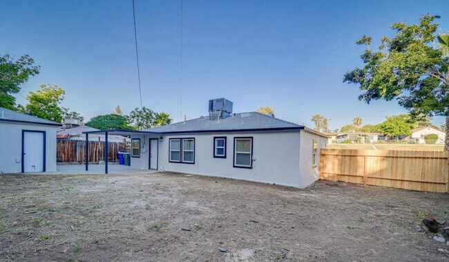 Building Photo - 2856 Hawthorne Ave