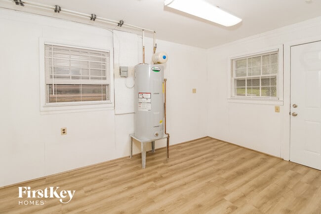 Building Photo - 2909 Stratford Dr