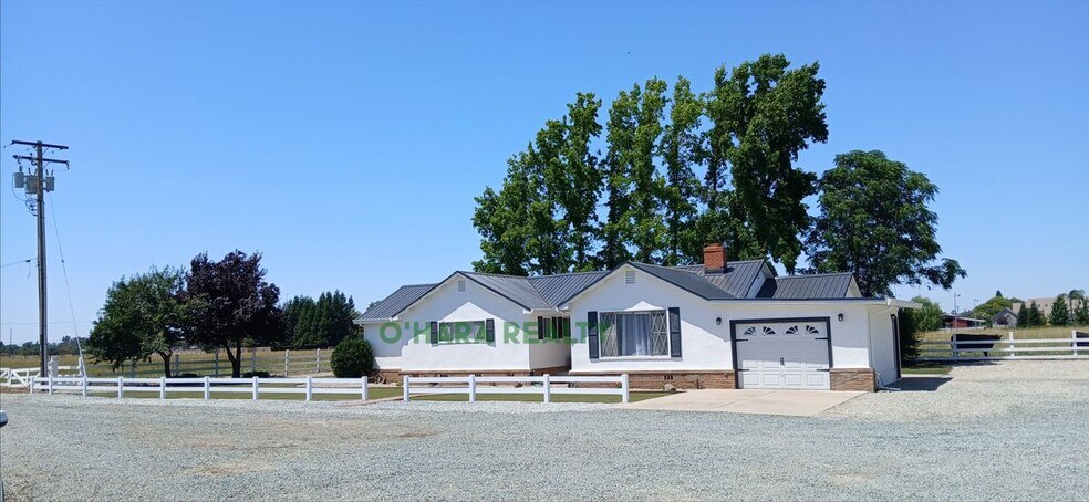 Building Photo - 10133 Davis Rd