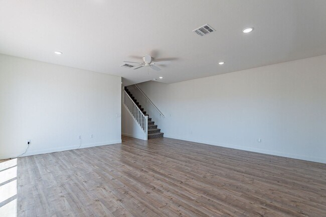 Building Photo - 4 bedroom home for rent