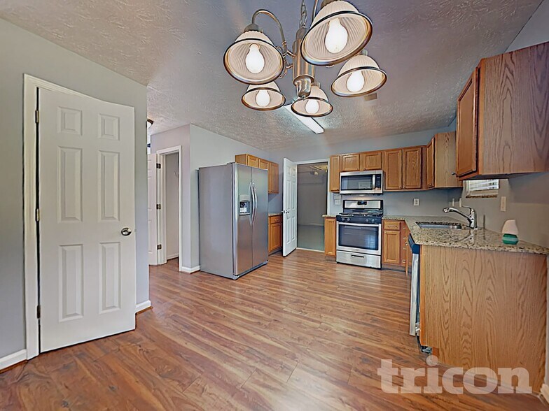 Building Photo - 9870 Rivercliff Ln