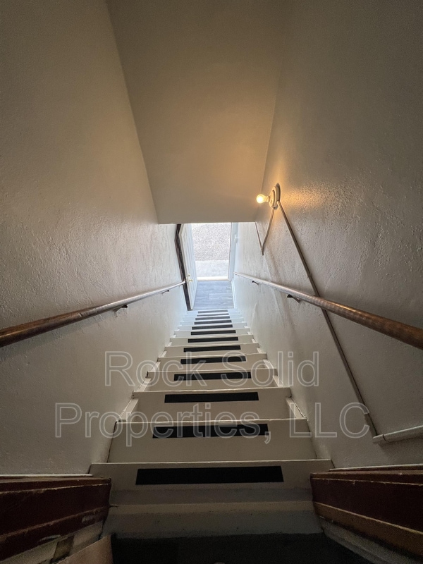 Building Photo - 1610 Pebrican Ave