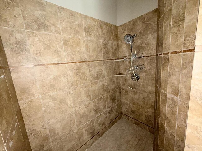 Building Photo - 783 Meadow Side Dr