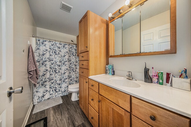 Building Photo - 10497 S Jackson Rd