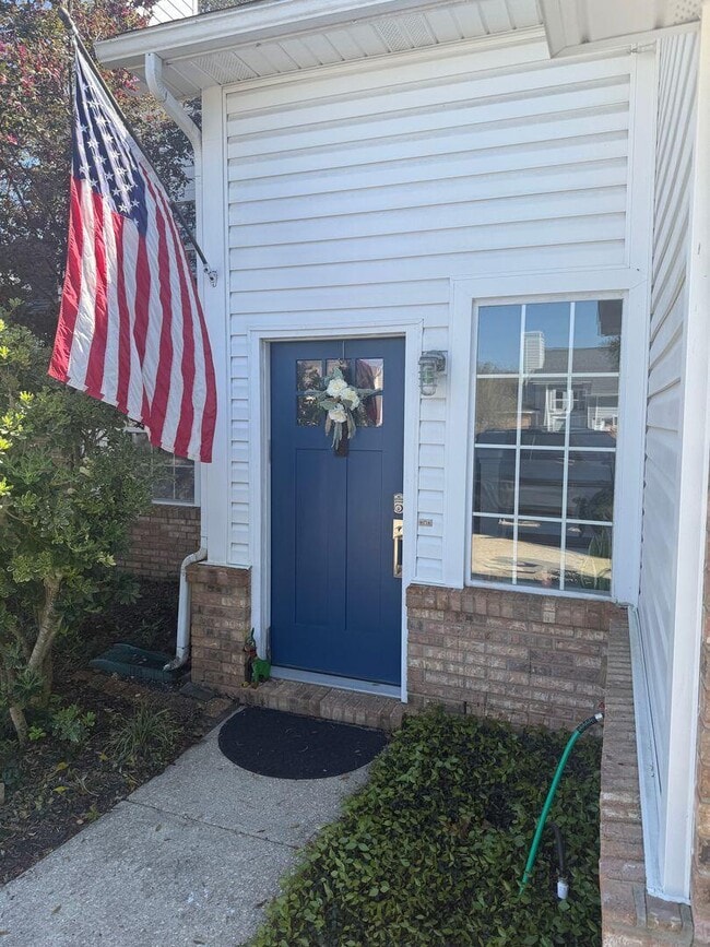 Building Photo - 422 Canterbury Ct NW