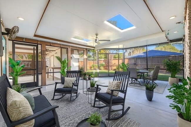 Building Photo - 10630 Olympia Dr