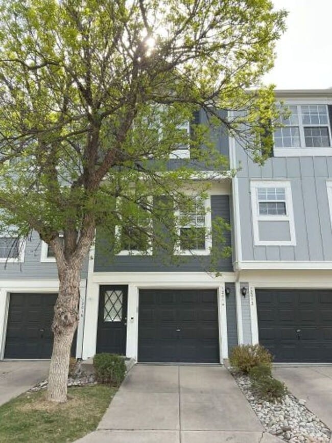 Building Photo - **Newly Upgraded Townhome**