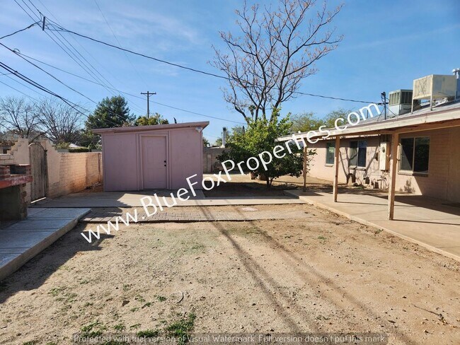 Building Photo - 5952 E 25th St