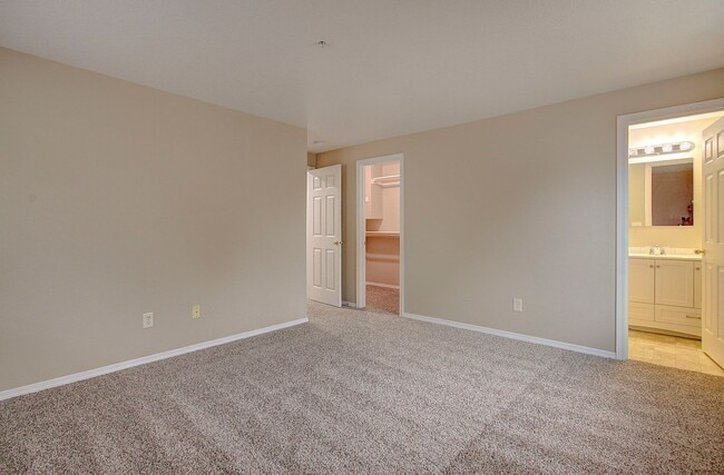 Building Photo - WOODLAND 3 BEDROOM, 3 BATH BEAUTY!