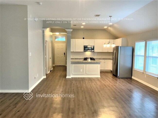 Building Photo - 917 Lake Worth Trl