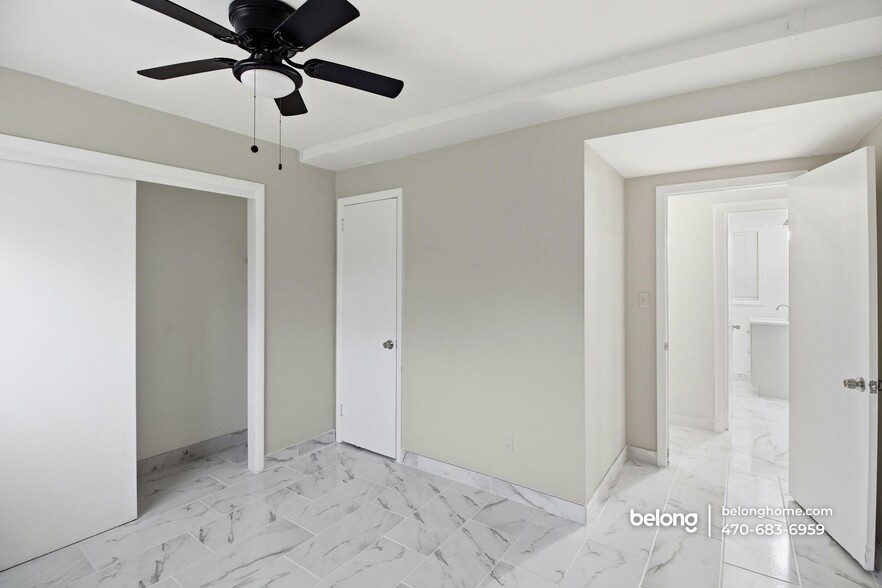 Building Photo - 2403 Tiffany Pl