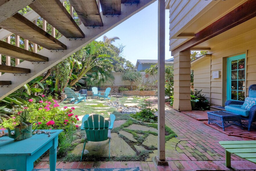 Building Photo - 5051 Shore Dr