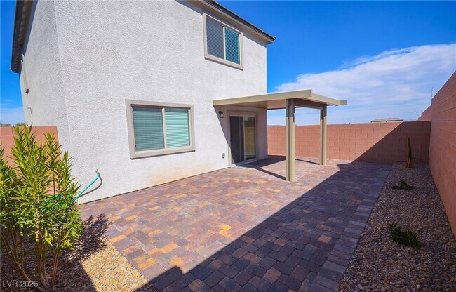 Building Photo - 5401 Lynn Crk Ave