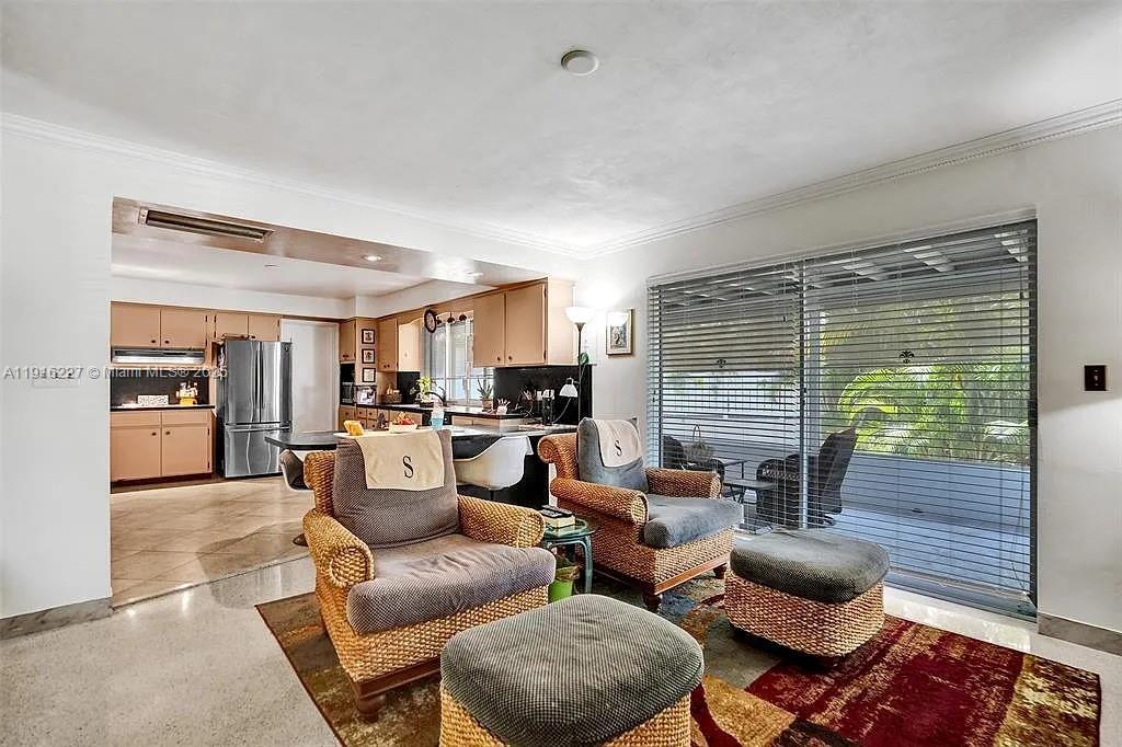 Building Photo - 2761 NE 12th St