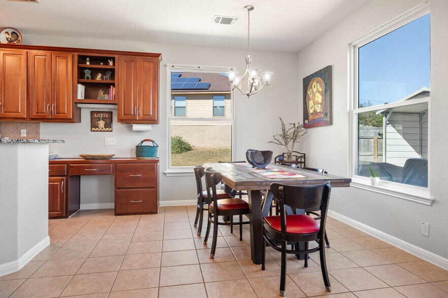 Building Photo - 611 Newport Dr