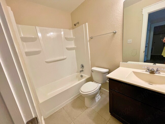 Building Photo - Modern 3 Bedroom Home with Office and Covered Patio in Marion