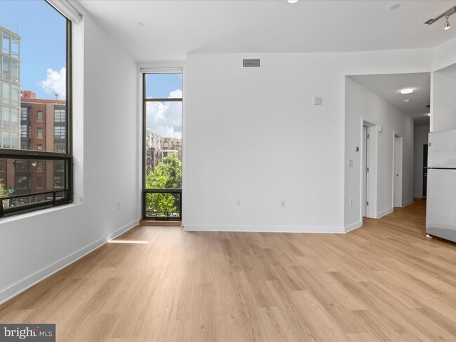 Building Photo - 1414 Belmont St NW