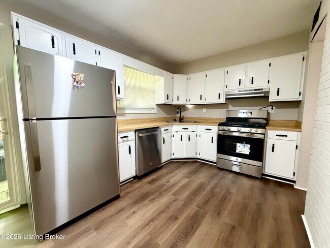 Building Photo - 265 S Circlecrest Dr