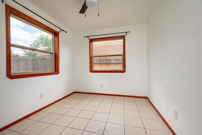 Building Photo - 2911 Avenida Alamosa