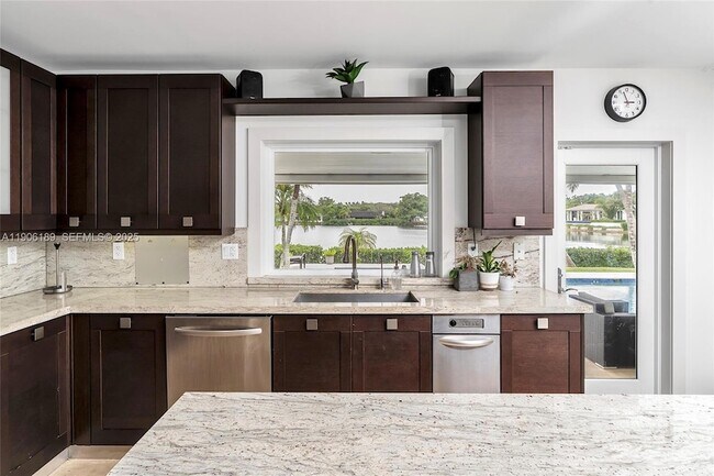 Building Photo - 415 Rovino Ave