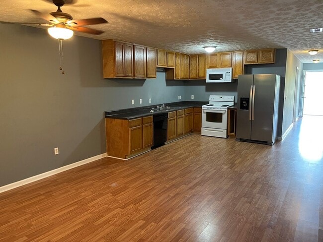 Building Photo - CLOSE TO UNIVERSITY