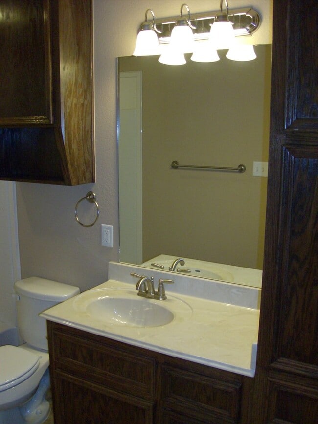 Building Photo - Gorgeous 2 bed/2 bath near Bunny Trail in ...