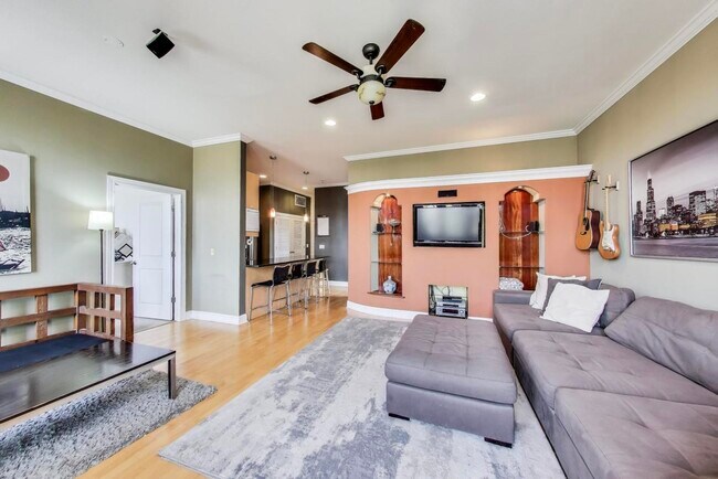 Building Photo - 4814 N Damen Ave