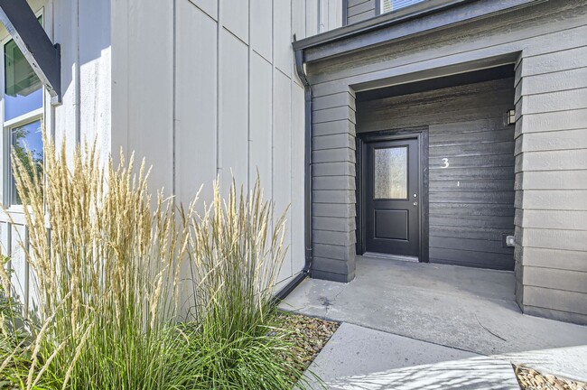 Building Photo - 2060 Autumn Moon Dr