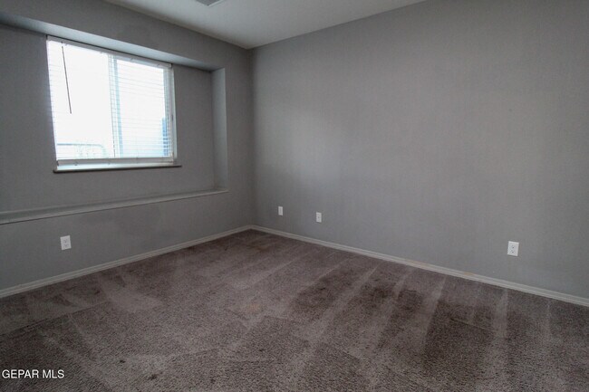 Building Photo - 12741 Tre Maximiliano Ave