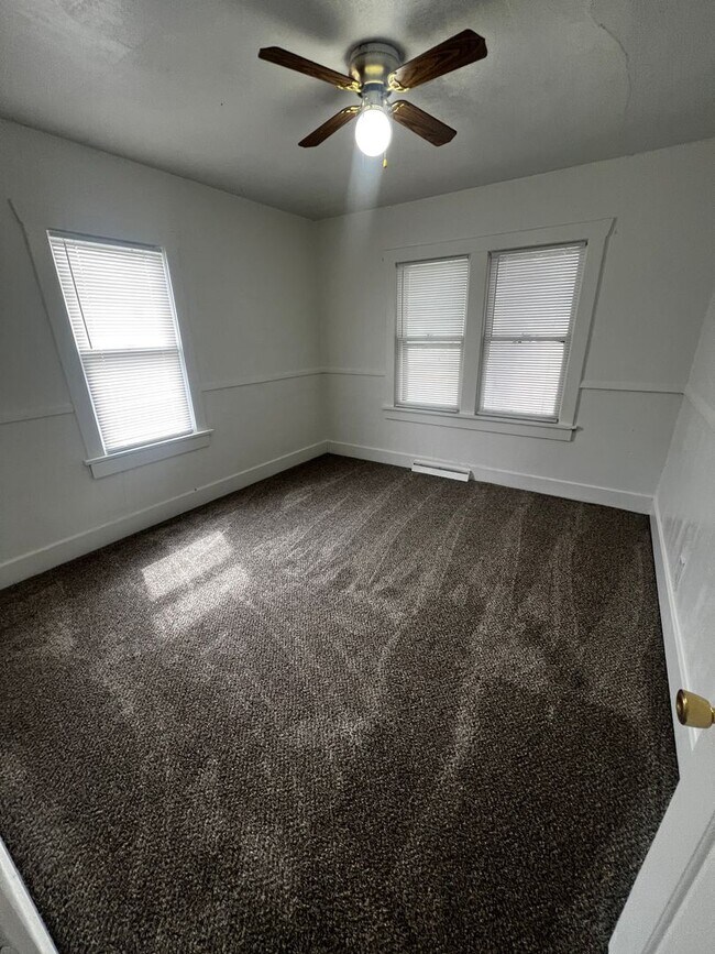 Building Photo - 454 N 7th Ave