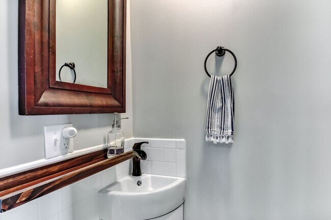 Building Photo - Luxury 3BR Townhome  in Savannah