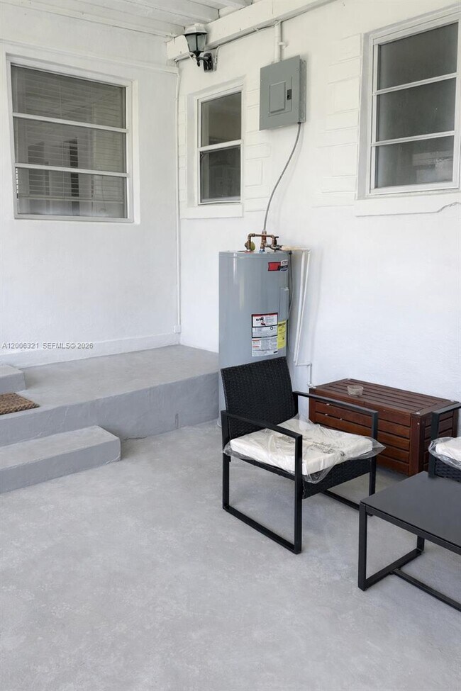 Building Photo - 5800 SW 61st St