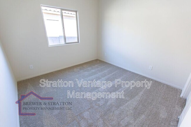 Building Photo - 18473 N Lakeside Dr