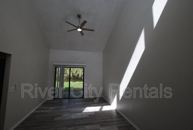 Building Photo - 2430 N Seabury Pl