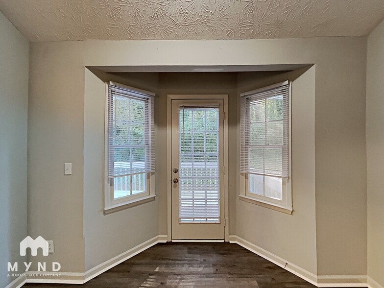 Building Photo - 1427 Hillside Pl SE